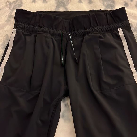 Ivivva pants in black. Size 14. - Picture 2 of 9